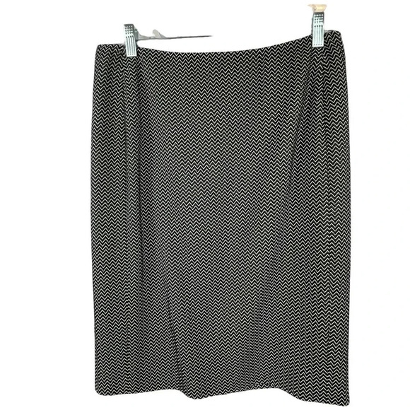 Armani Collezioni Dresses & Skirts - Armani Collezioni Black and white zip back skirt size 10